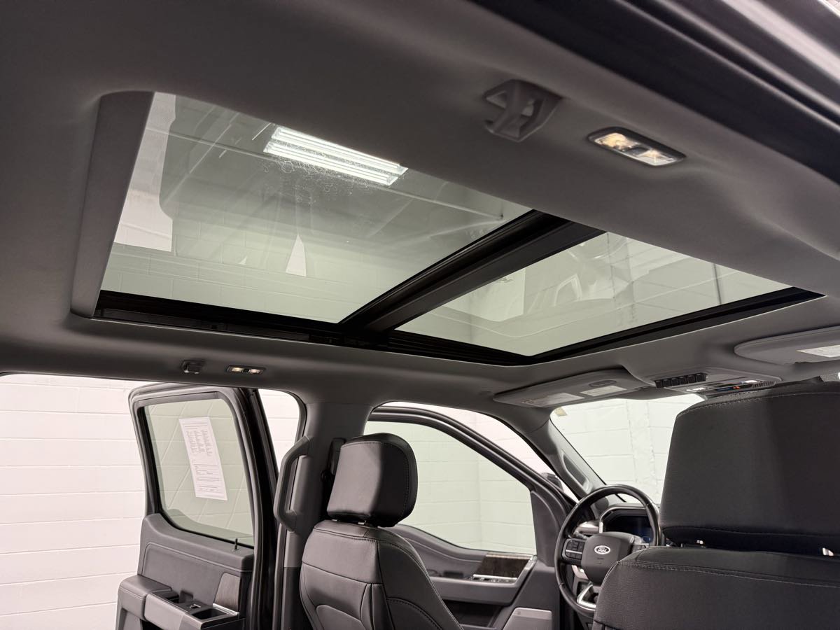 Used 2023 Ford F250 Lariat w/ Black Appearance Package image 32