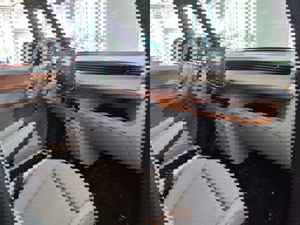 New 2025 Volkswagen ID. Buzz 1st Edition image 14