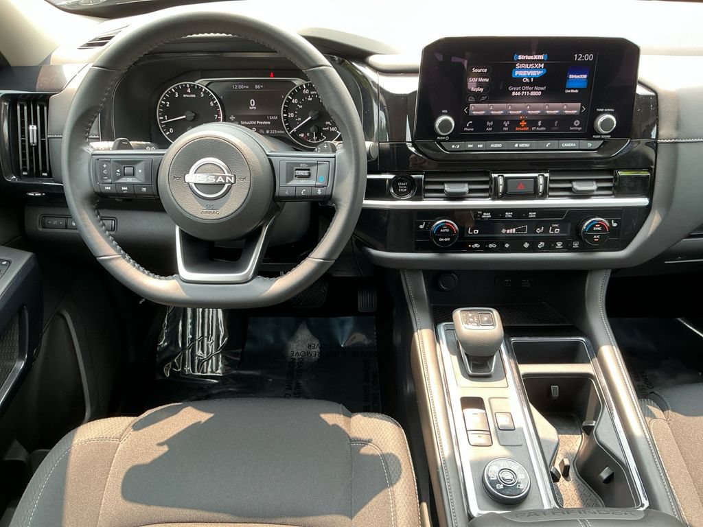 Used 2025 Nissan Pathfinder SV AWD/4WD image 16