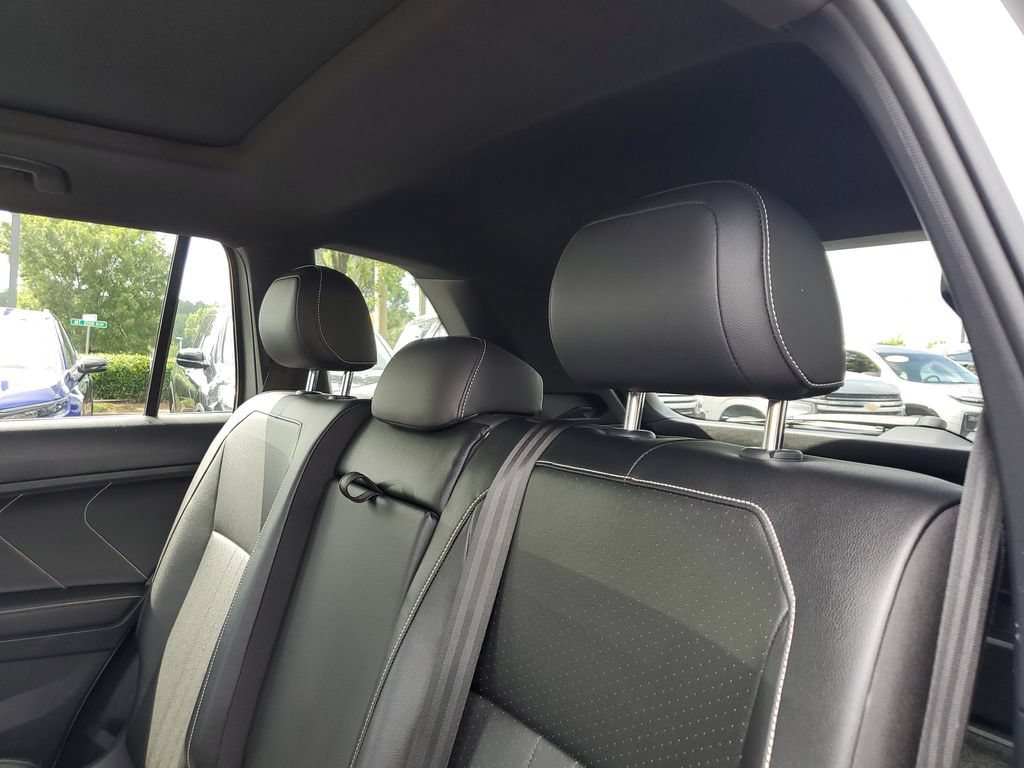 Used 2022 Volkswagen Tiguan SE R-Line AWD/4WD image 9