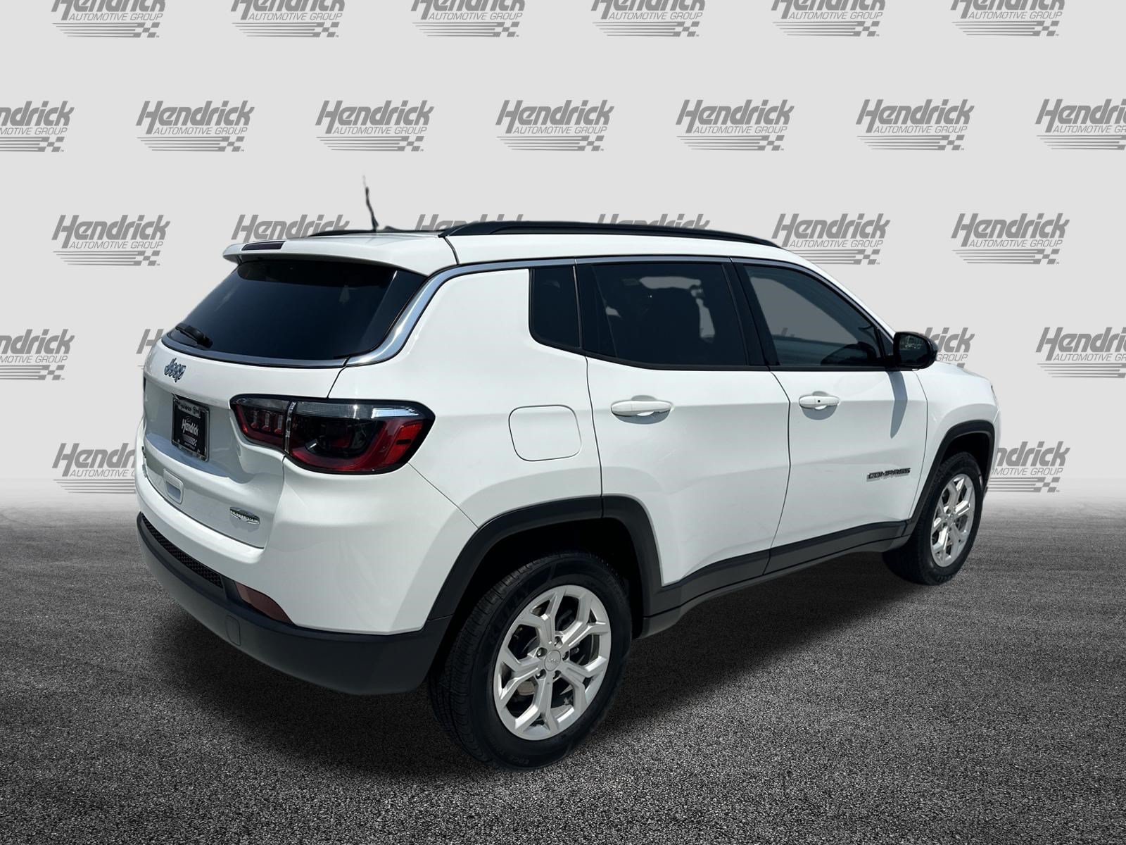 Used 2024 Jeep Compass Latitude AWD/4WD image 10