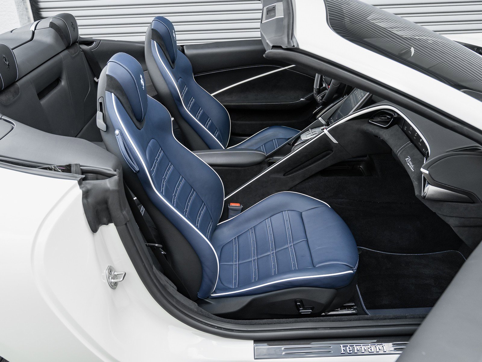 Used 2024 Ferrari Roma Spider image 17
