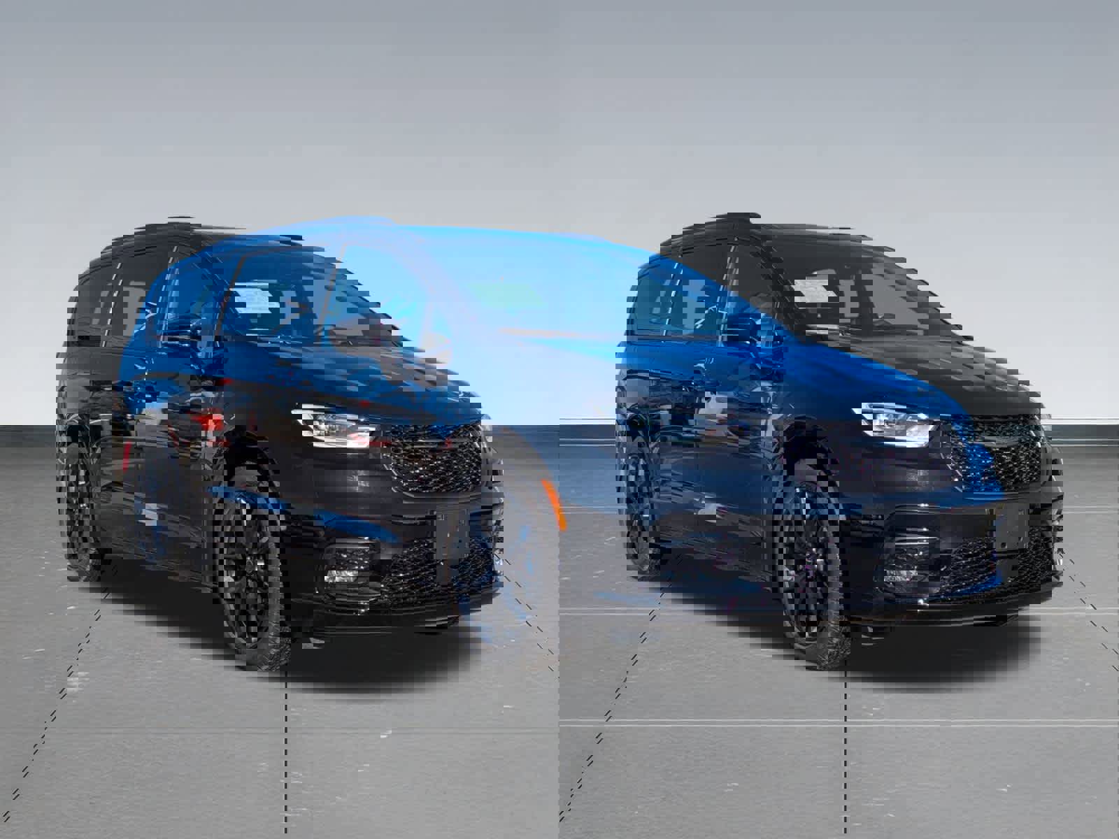 Used 2026 Chrysler Pacifica Limited w/ S Appearance Package image 5