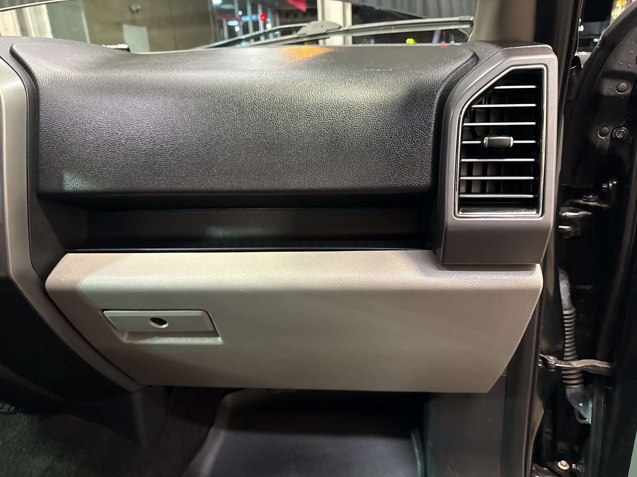 Used 2019 Ford F150 XLT w/ Equipment Group 302A Luxury AWD/4WD image 23