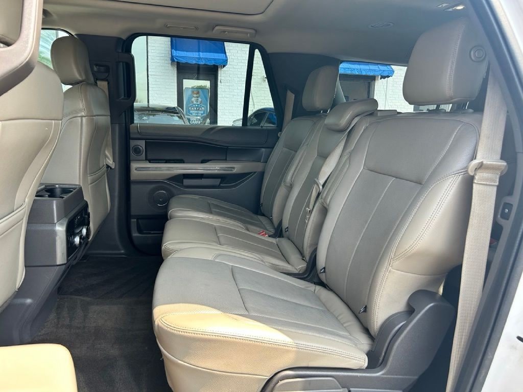 Used 2018 Ford Expedition Max XLT w/ Equipment Group 202A AWD/4WD image 16
