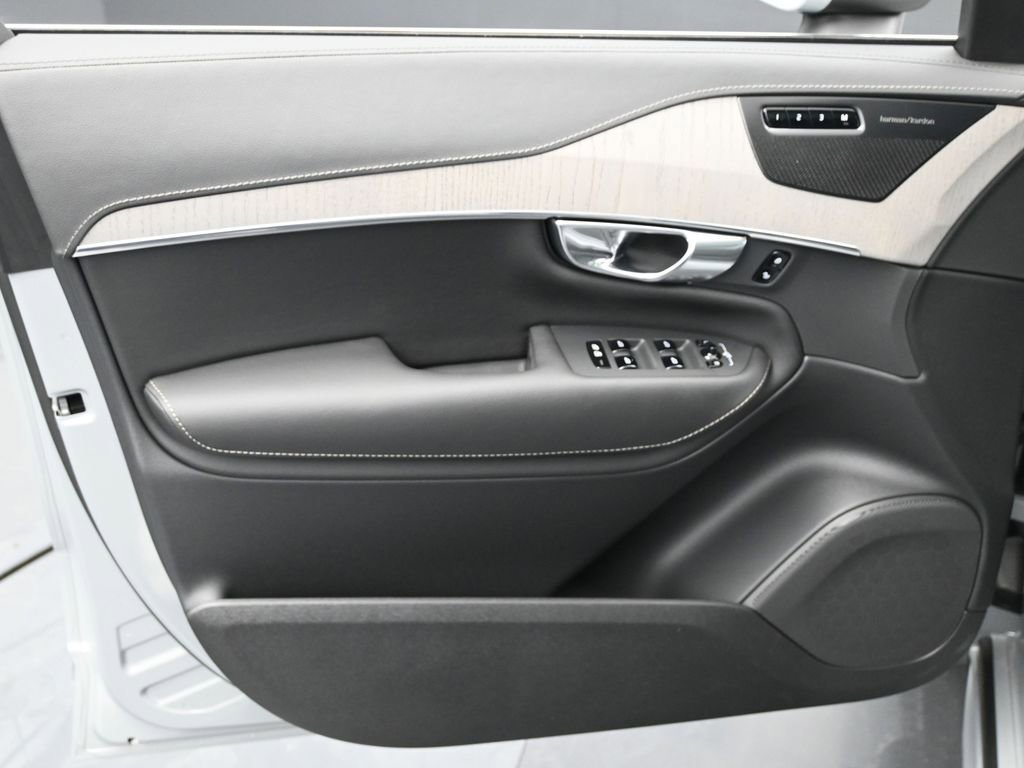 New 2025 Volvo XC90 T8 Ultra w/ Protection Package Premier image 23