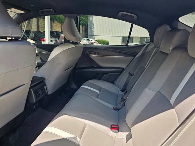 Used 2025 Toyota Camry SE FWD image 10