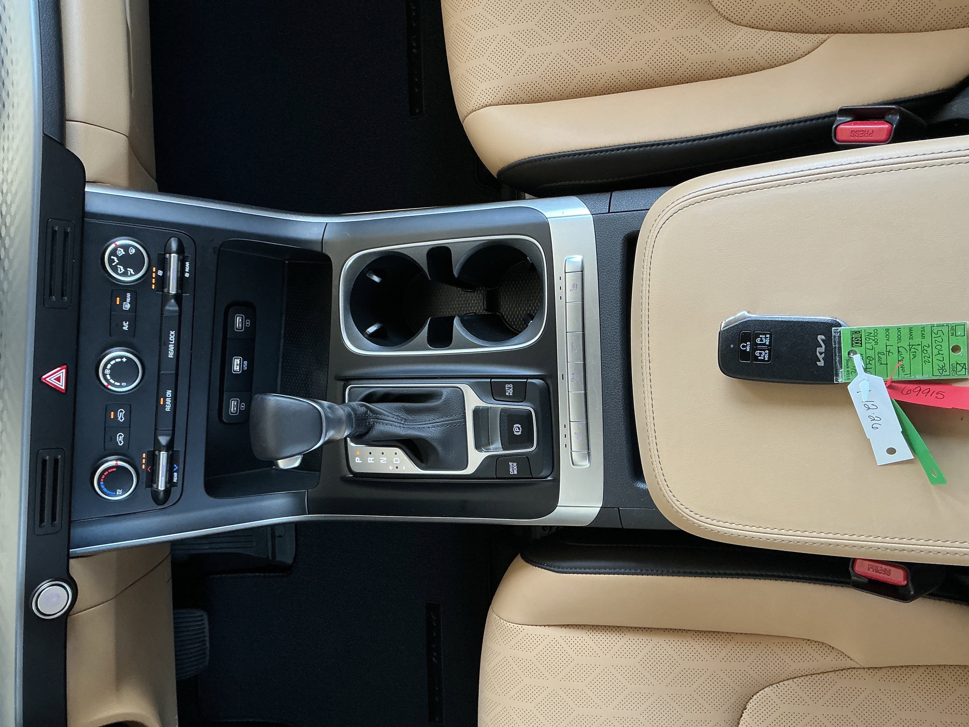 Used 2022 Kia Carnival LX image 11