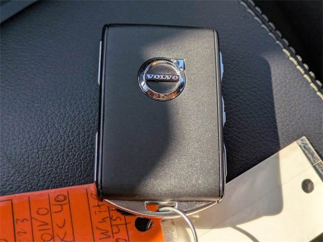 Used 2023 Volvo XC40 B5 Plus image 25