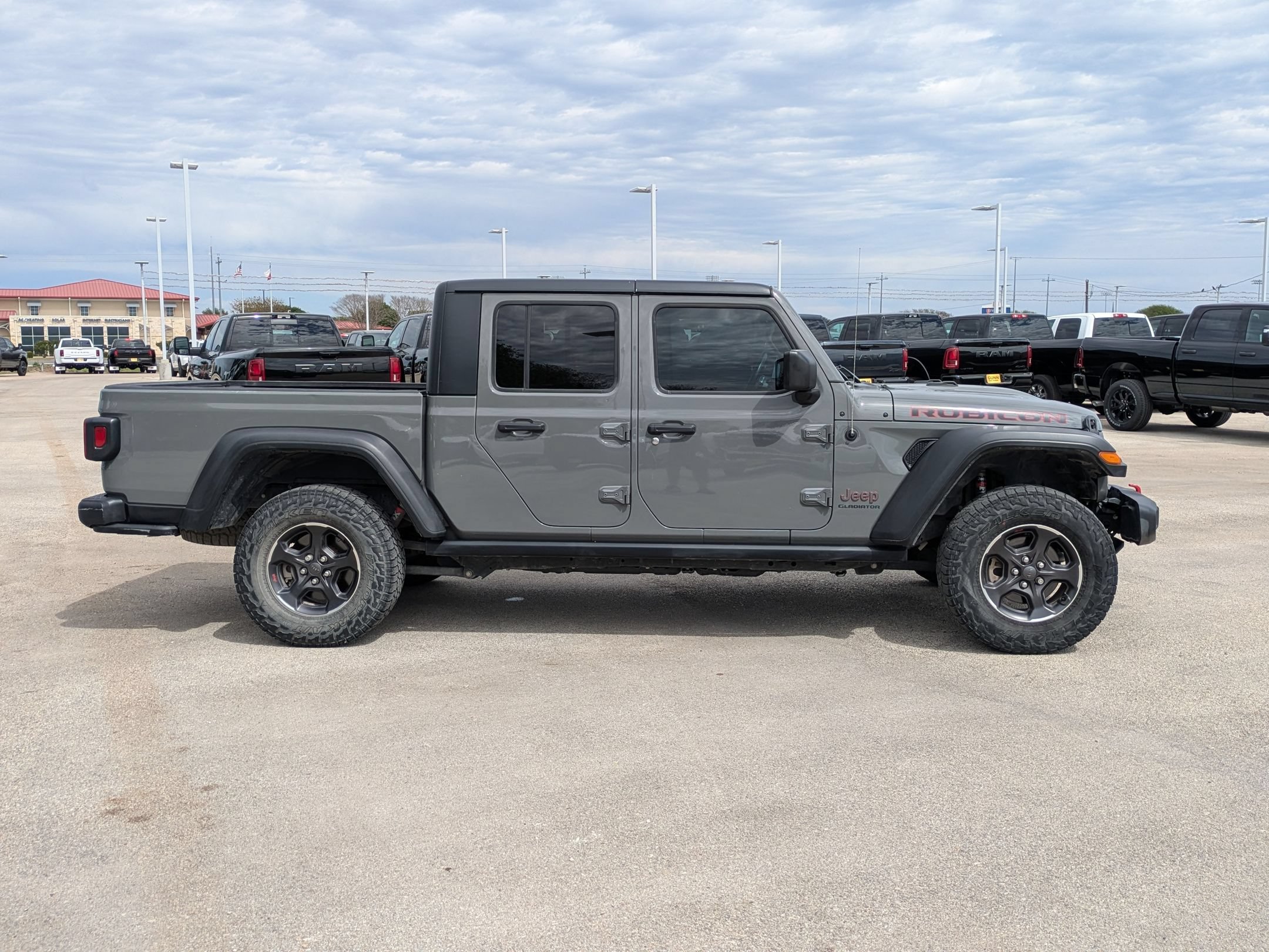Used 2021 Jeep Gladiator Rubicon AWD/4WD image 2