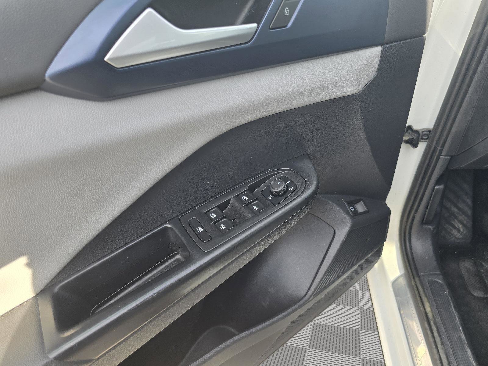 Used 2022 Volkswagen Taos SE image 12