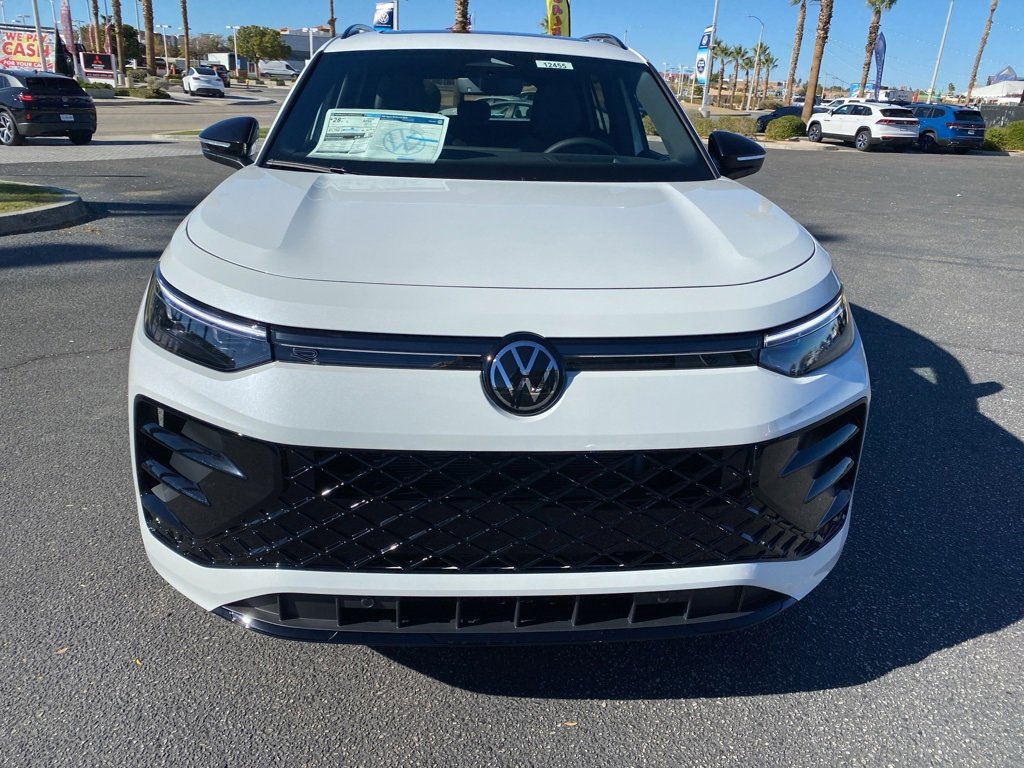 New 2026 Volkswagen Tiguan SE R-Line image 2