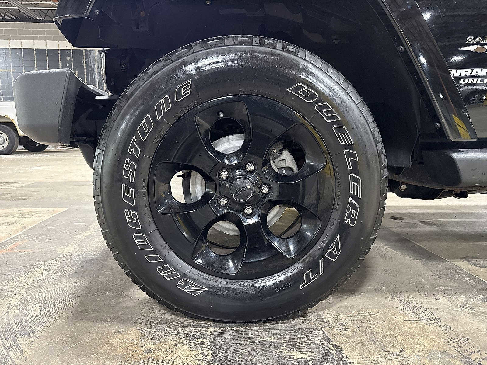 Used 2016 Jeep Wrangler Unlimited Sahara w/ Connectivity Group AWD/4WD image 10