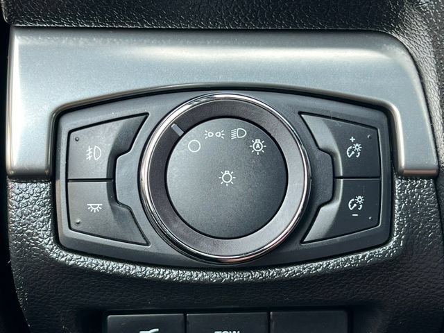 Used 2018 Ford Explorer XLT w/ Equipment Group 202A AWD/4WD image 18
