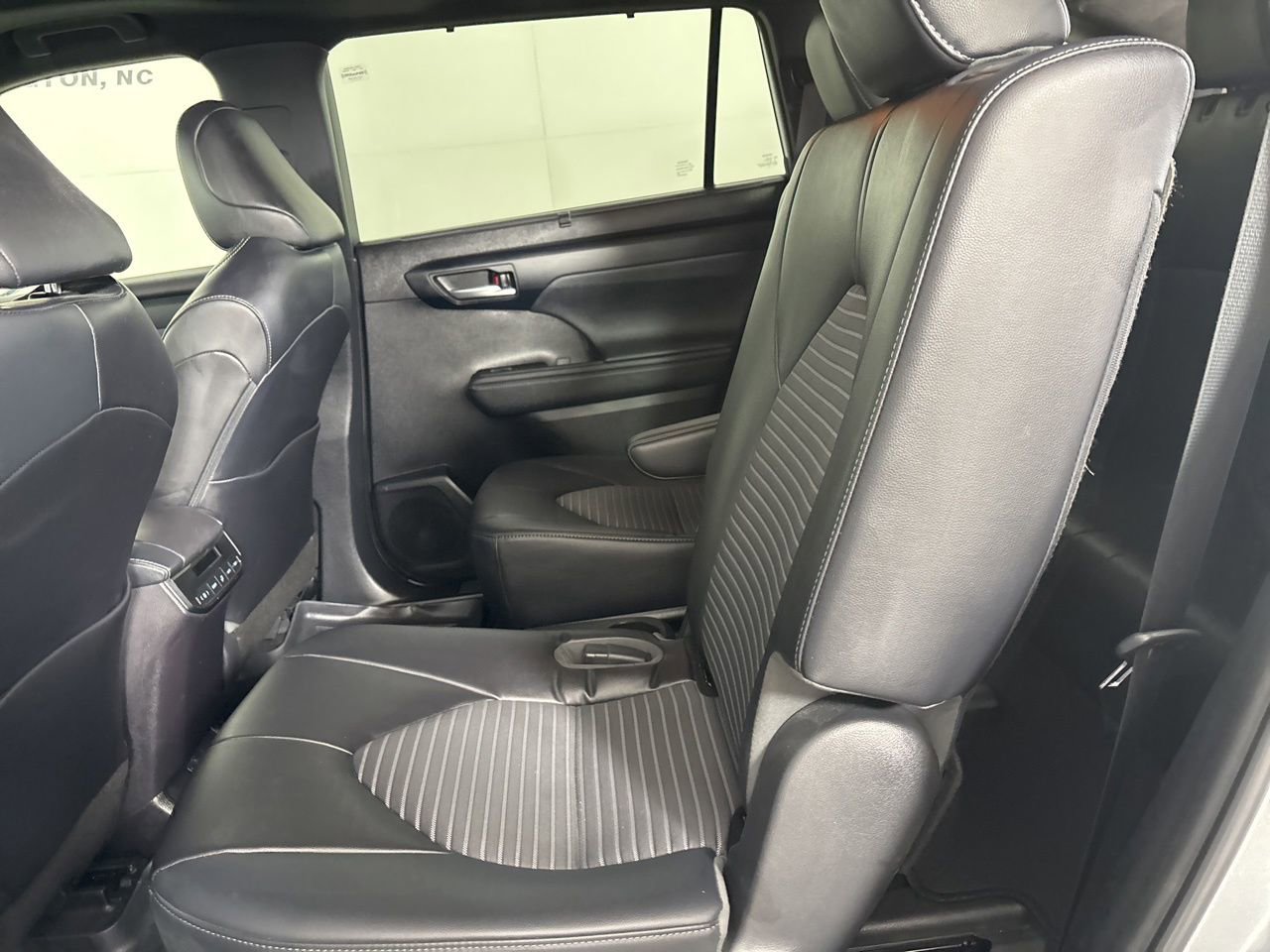 Used 2023 Toyota Highlander XSE image 23