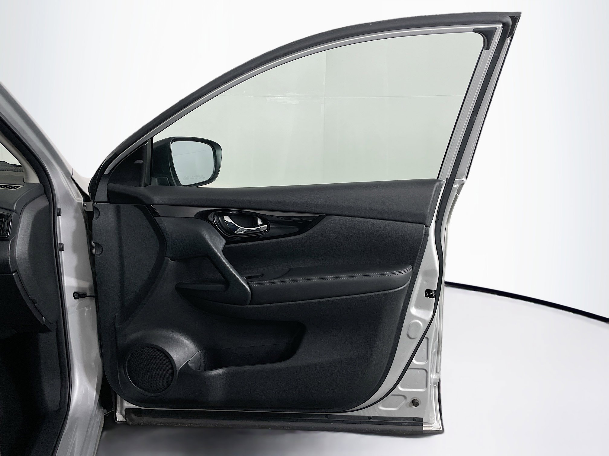 Used 2022 Nissan Rogue Sport SL image 31