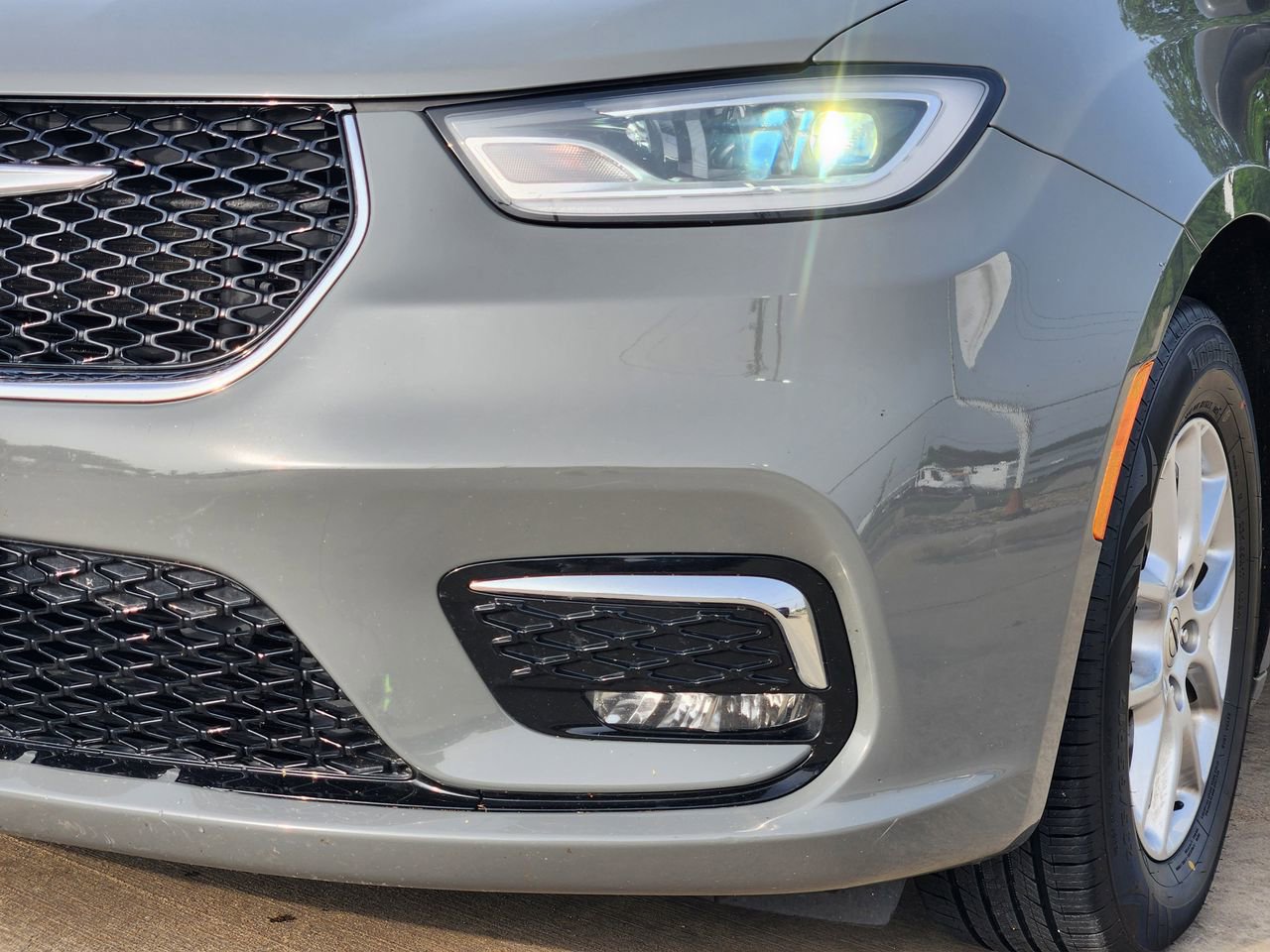 Used 2023 Chrysler Pacifica Touring-L FWD image 9