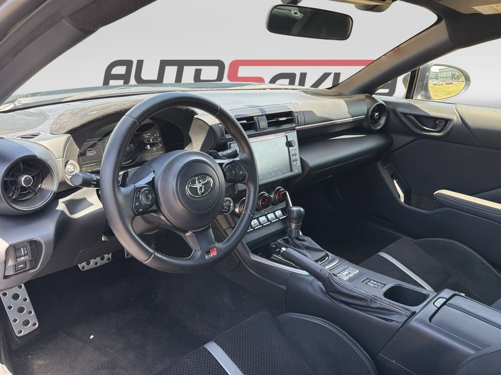Used 2025 Toyota GR86 Premium RWD image 10