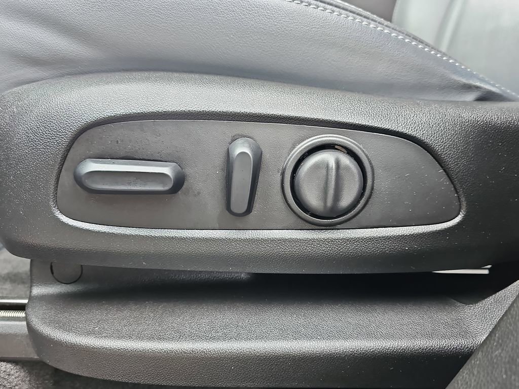 Certified 2020 Buick Enclave Essence w/ Sound and Sites Package image 35