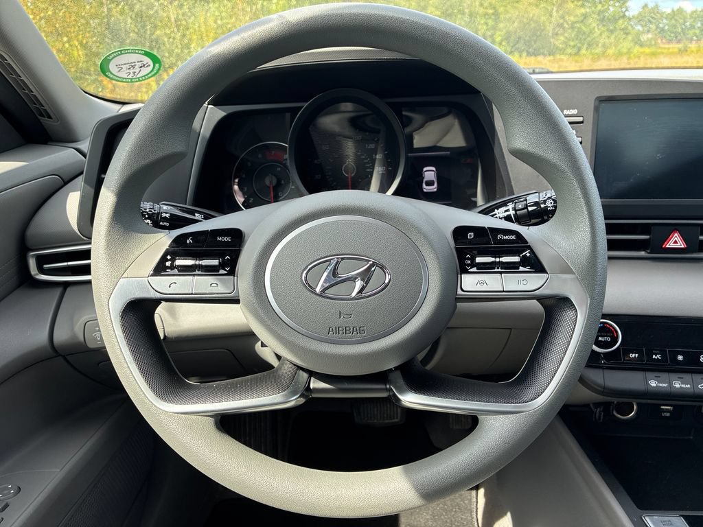 Used 2022 Hyundai Elantra SEL FWD image 14