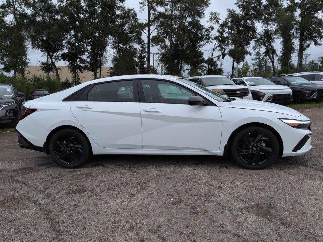 New 2026 Hyundai Elantra SEL Sport FWD image 4