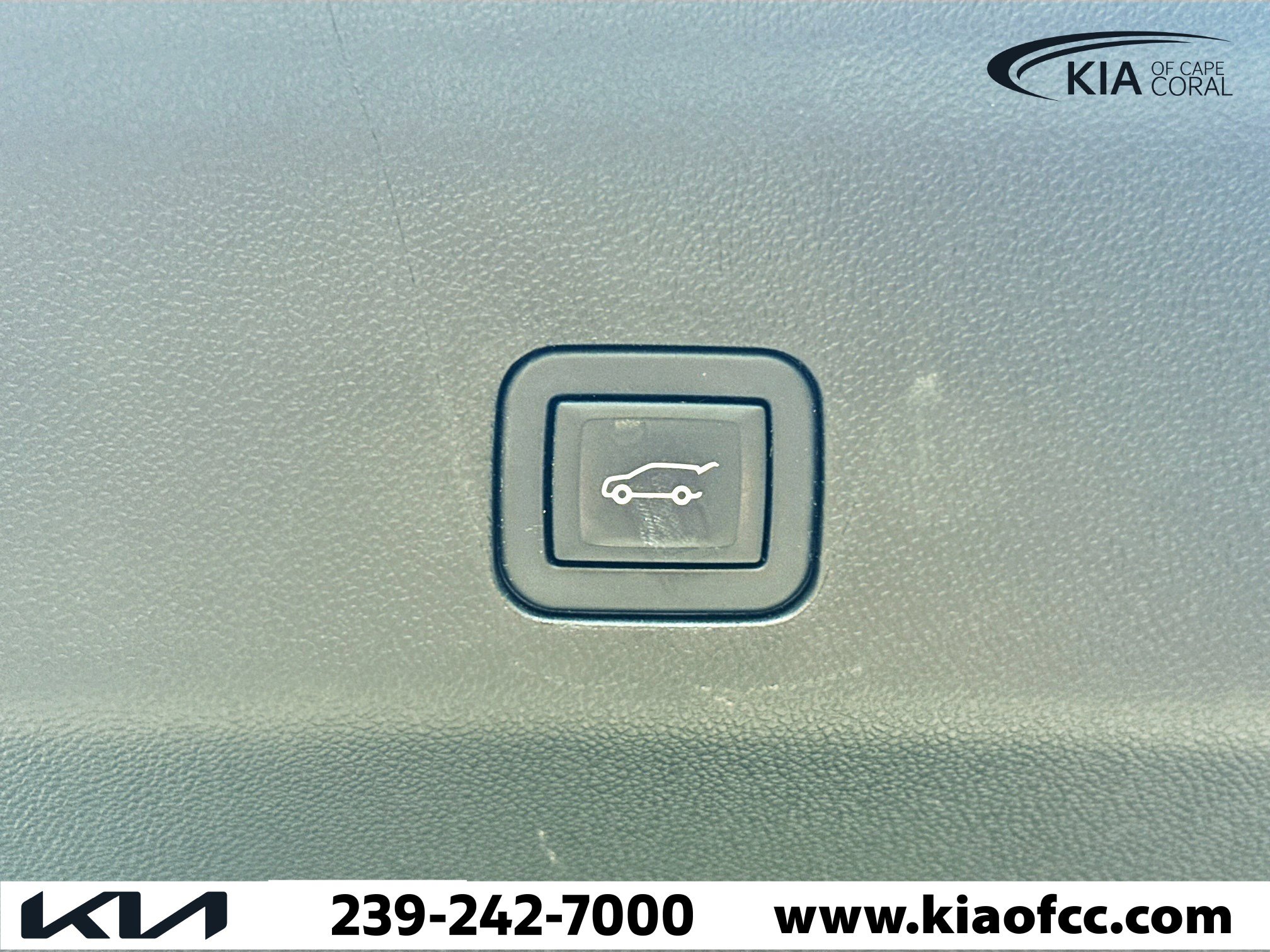 Used 2025 Chevrolet Suburban High Country image 12