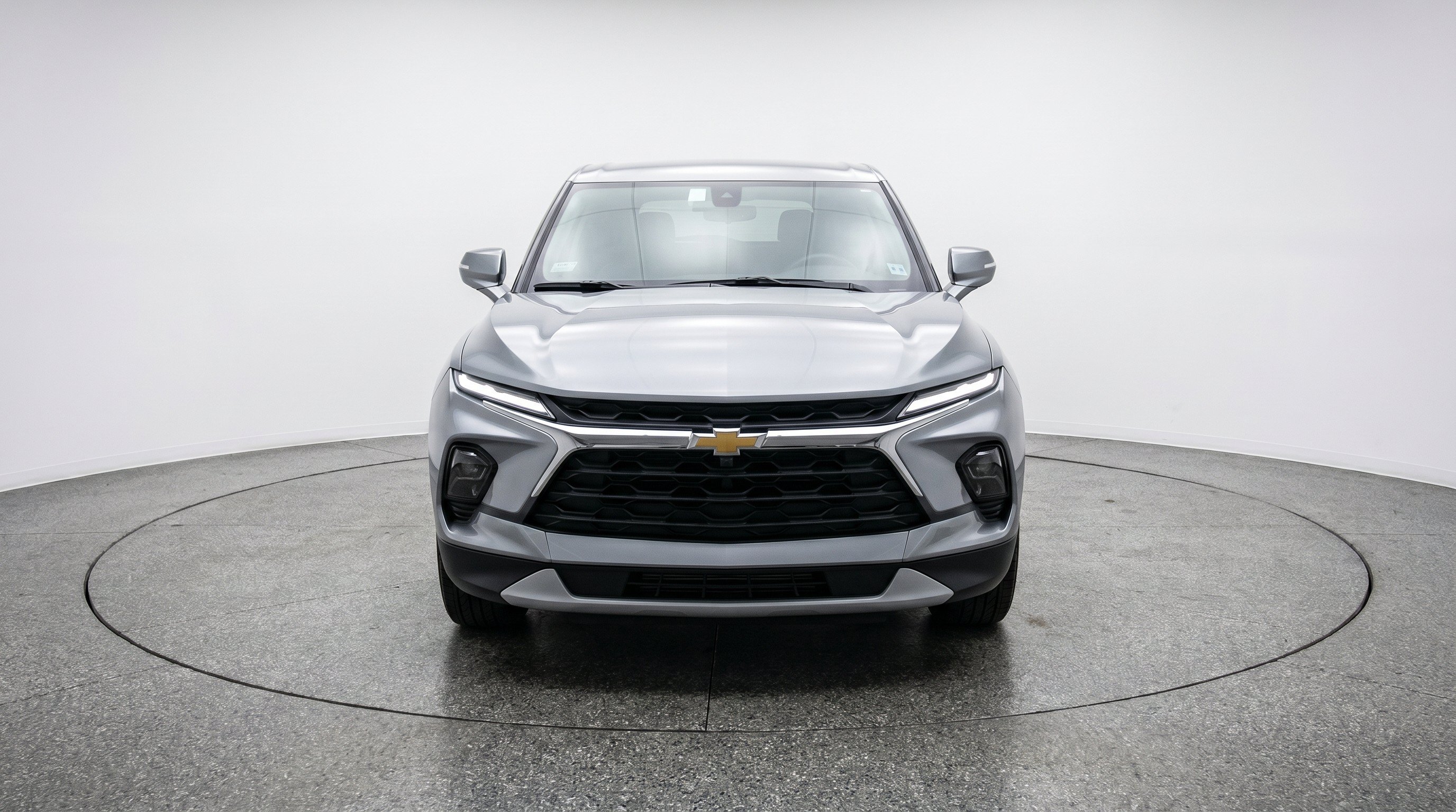 Used 2025 Chevrolet Blazer LT FWD image 2