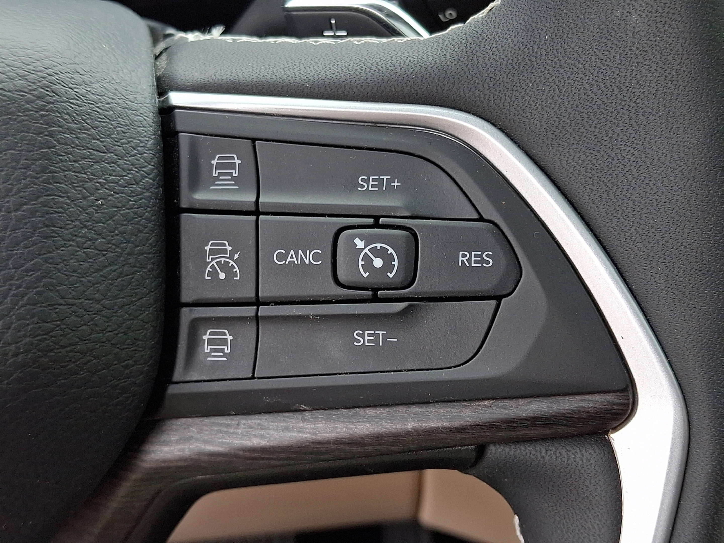 Used 2023 Jeep Grand Cherokee L Limited w/ Luxury Tech Group II AWD/4WD image 21