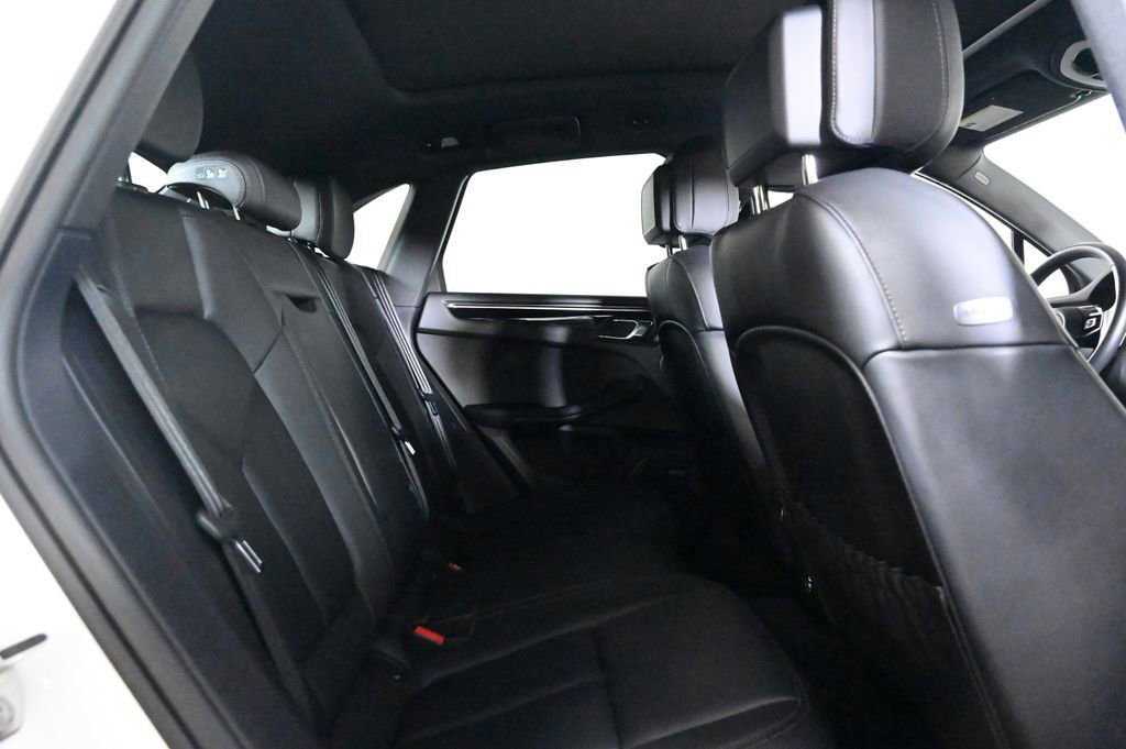 Used 2026 Porsche Macan AWD/4WD image 19