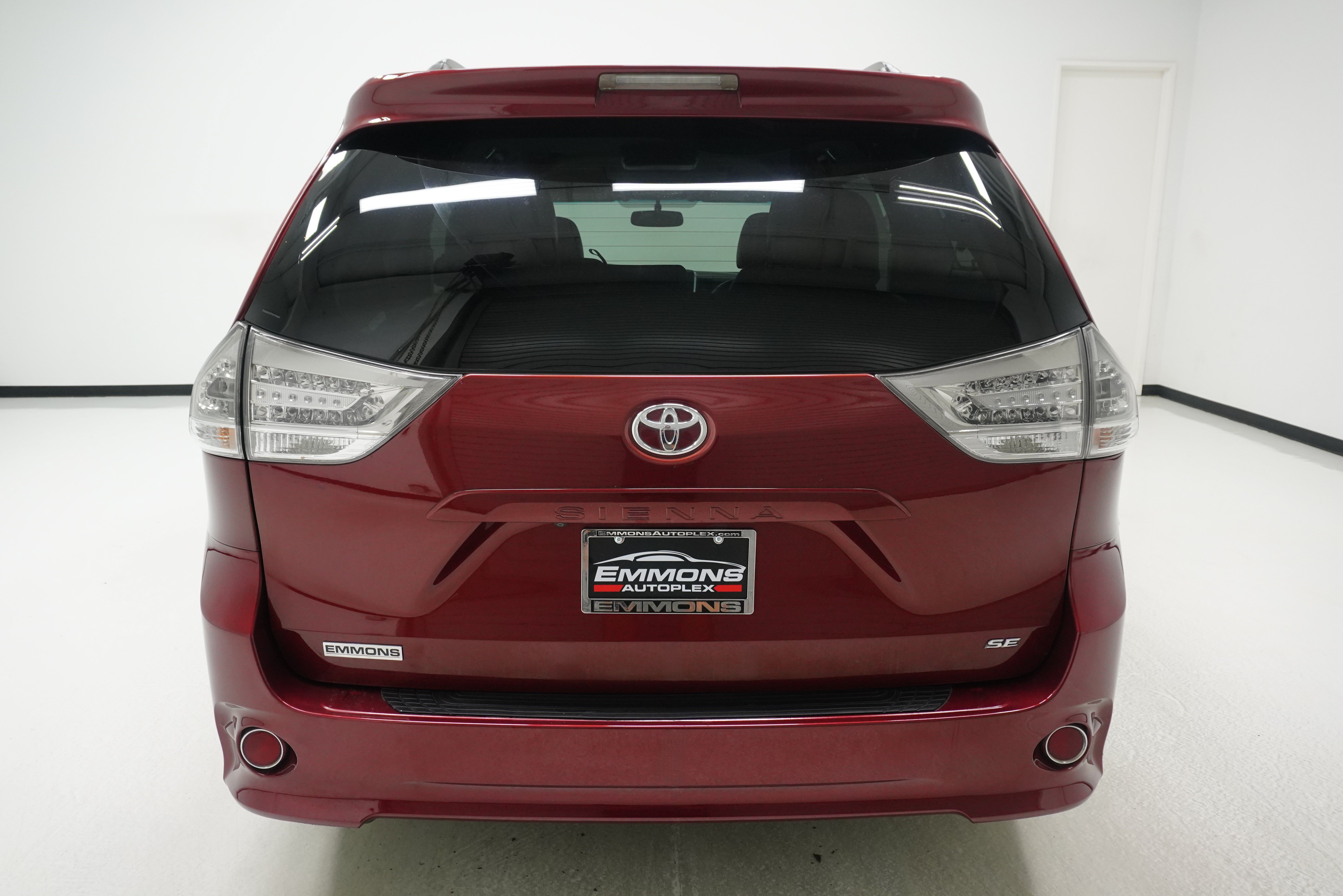 Used 2016 Toyota Sienna SE FWD image 5