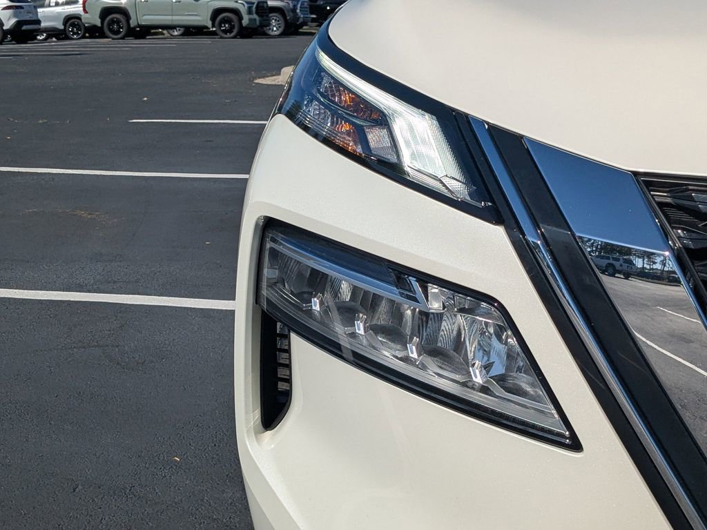 Used 2023 Nissan Rogue SV image 10