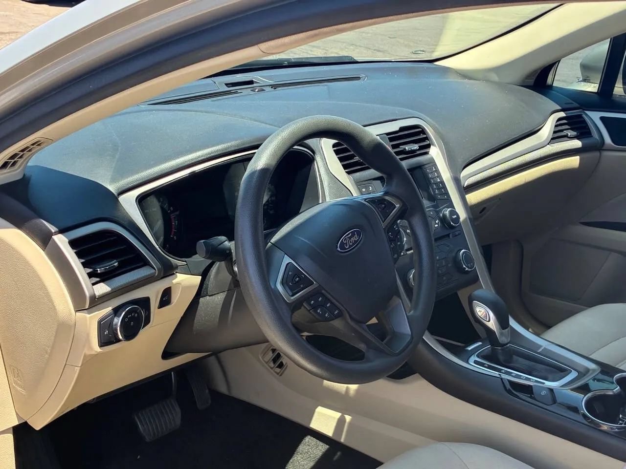 Used 2015 Ford Fusion SE FWD image 17