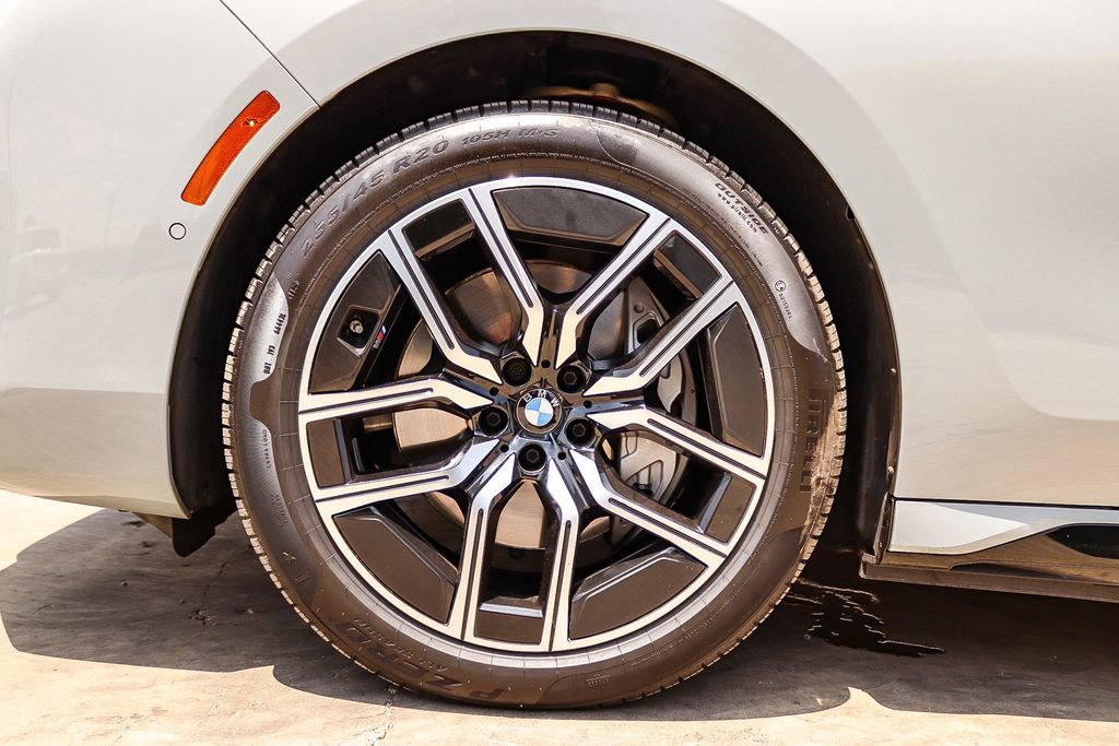 Used 2025 BMW i7 xDrive60 AWD/4WD image 13