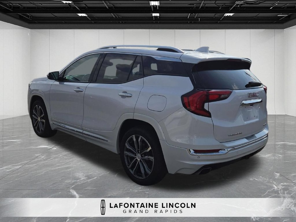 Used 2020 GMC Terrain Denali w/ Denali Premium Package AWD/4WD image 3
