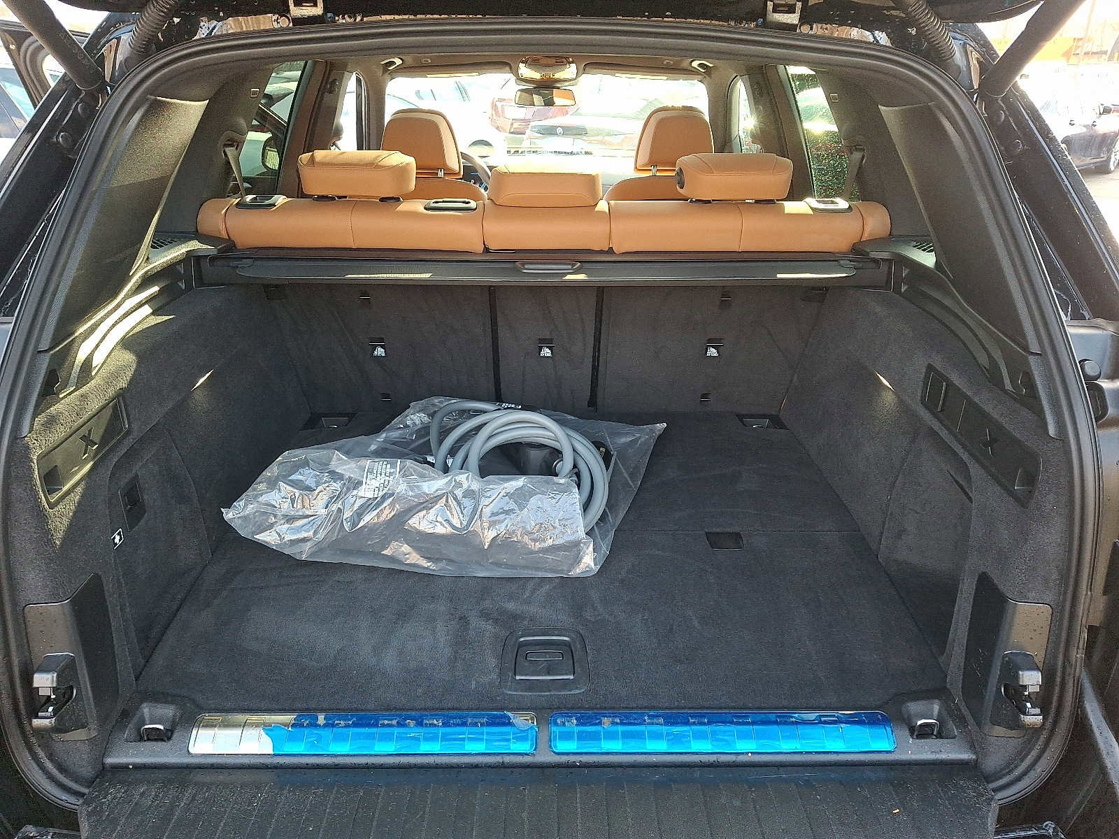 Certified 2024 BMW X5 xDrive50e w/ Premium Package image 28