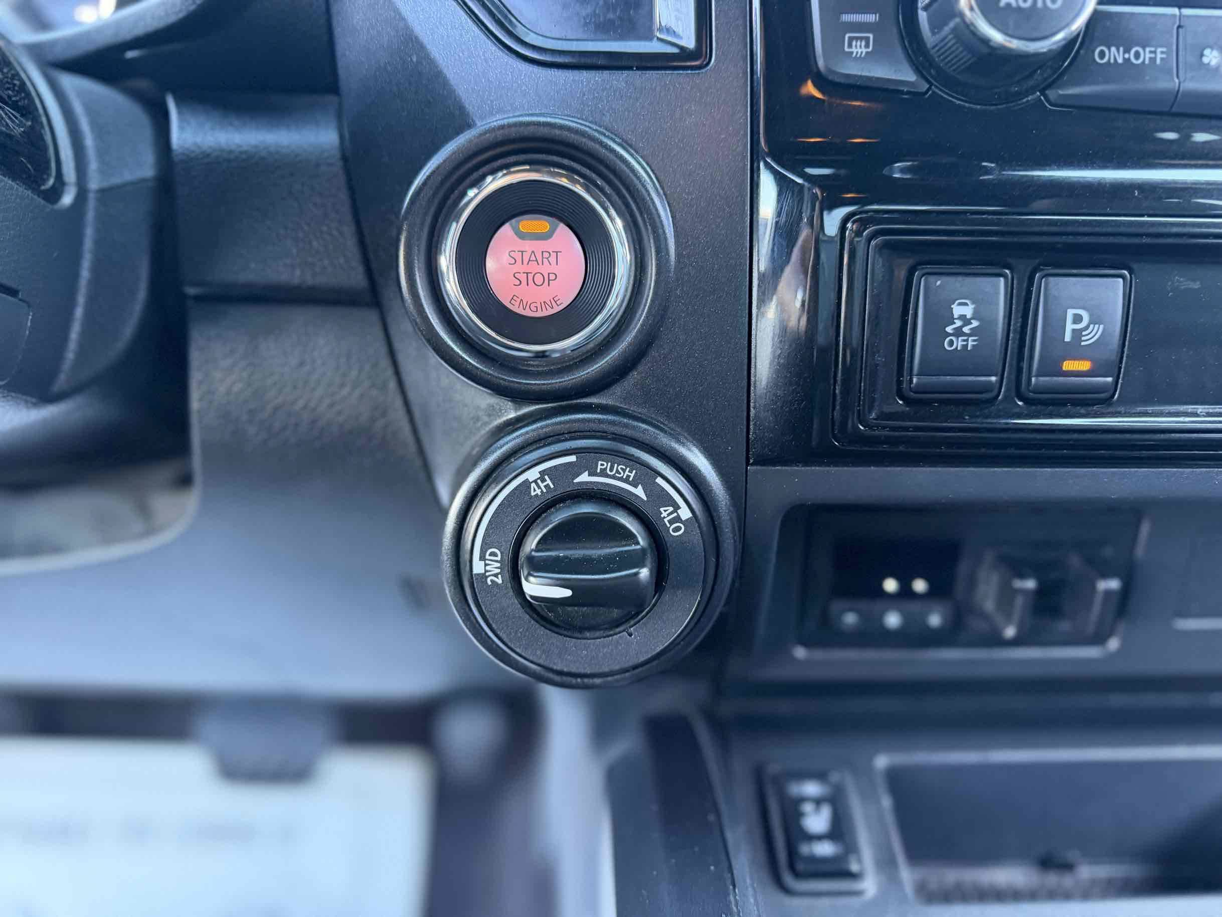Used 2023 Nissan Titan SV w/ SV Convenience Package AWD/4WD image 19