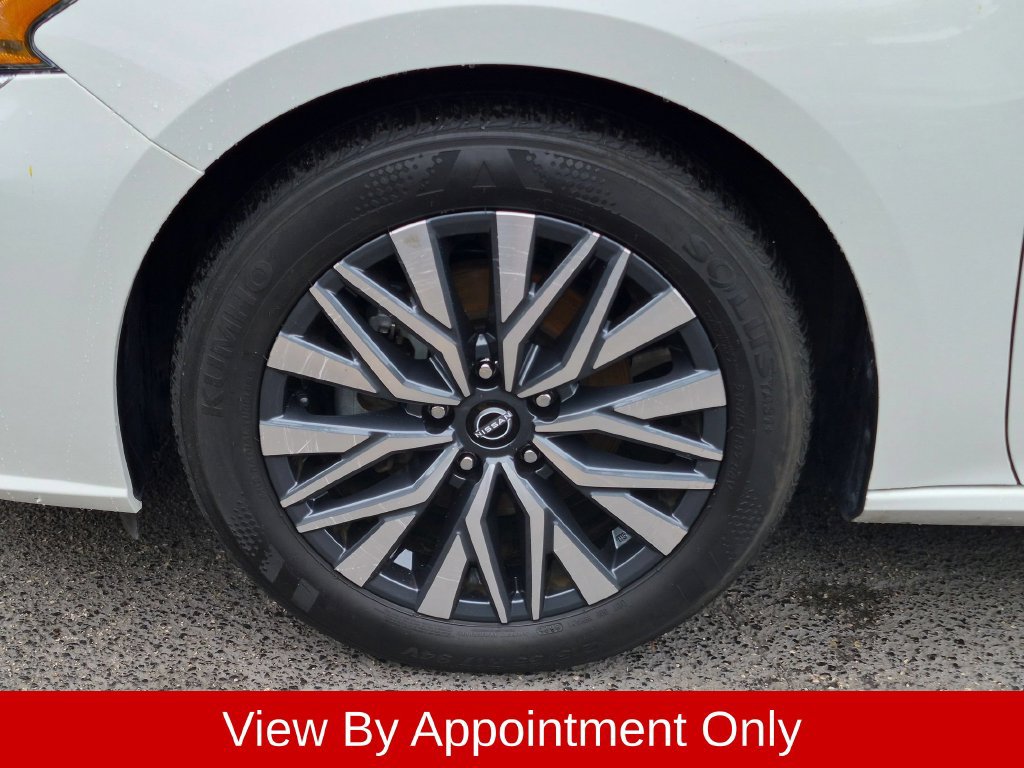 Used 2025 Nissan Altima 2.5 SV FWD image 31