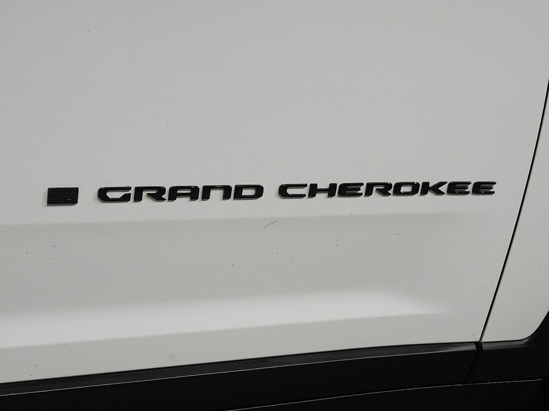 Used 2023 Jeep Grand Cherokee L Laredo image 36
