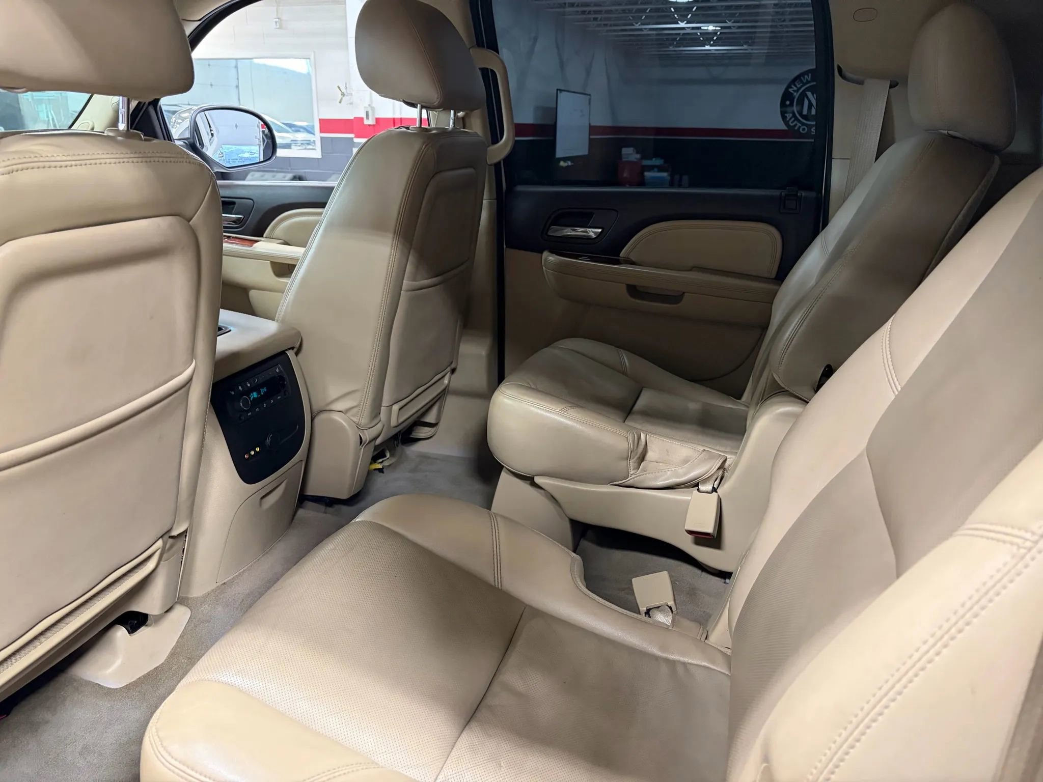Used 2012 GMC Yukon XL Denali image 23