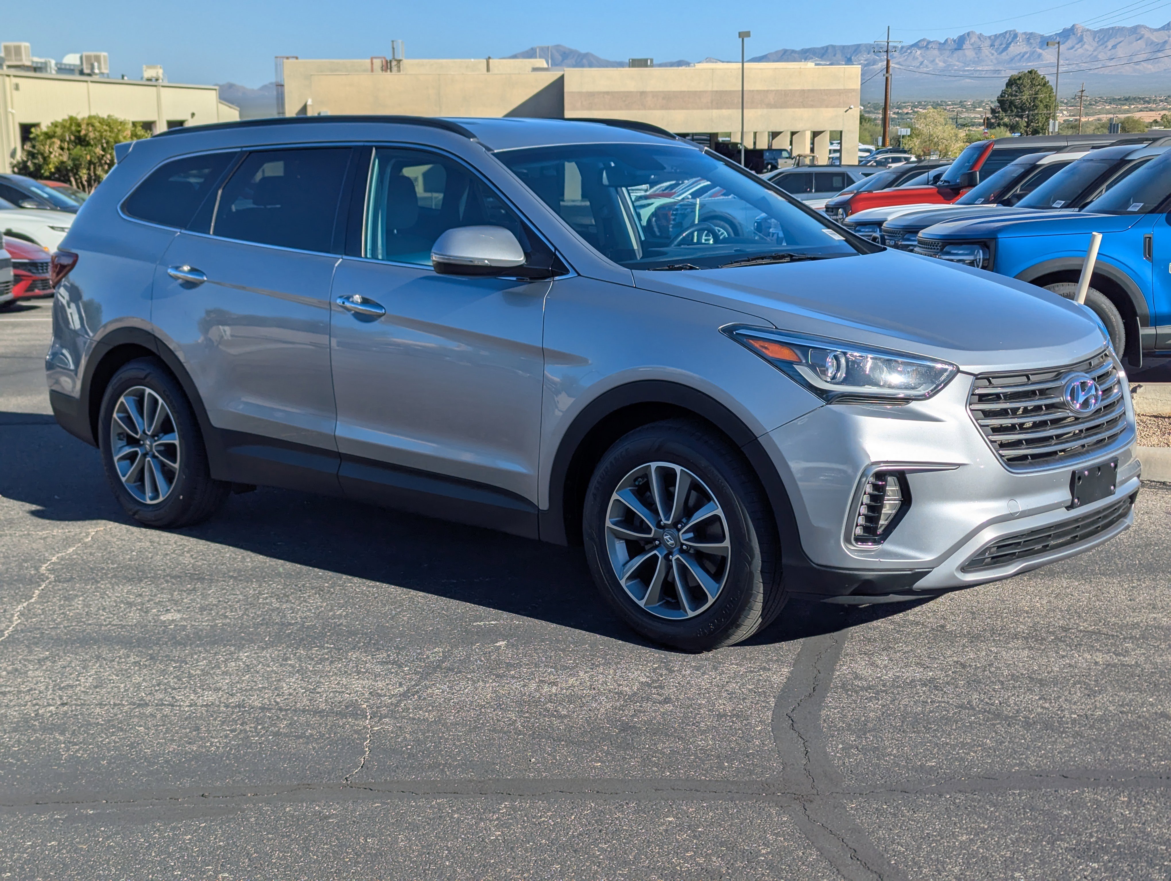 Used 2017 Hyundai Santa Fe SE w/ SE Premium Package 02