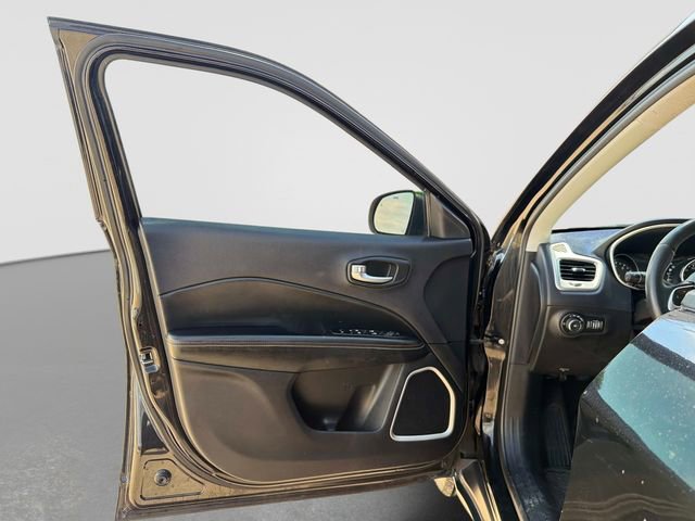 Used 2017 Jeep Compass Latitude w/ Popular Equipment Group FWD image 17