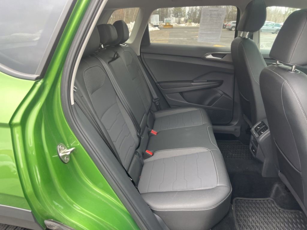 Used 2025 Volkswagen Taos SE image 14