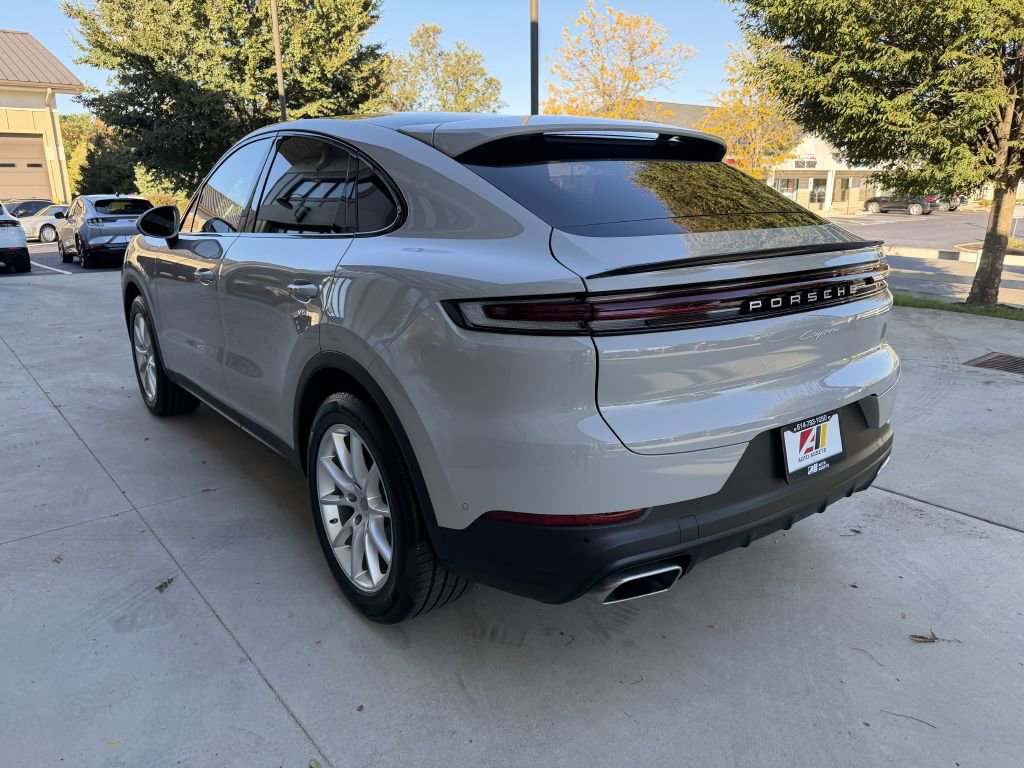 Used 2024 Porsche Cayenne Coupe image 6
