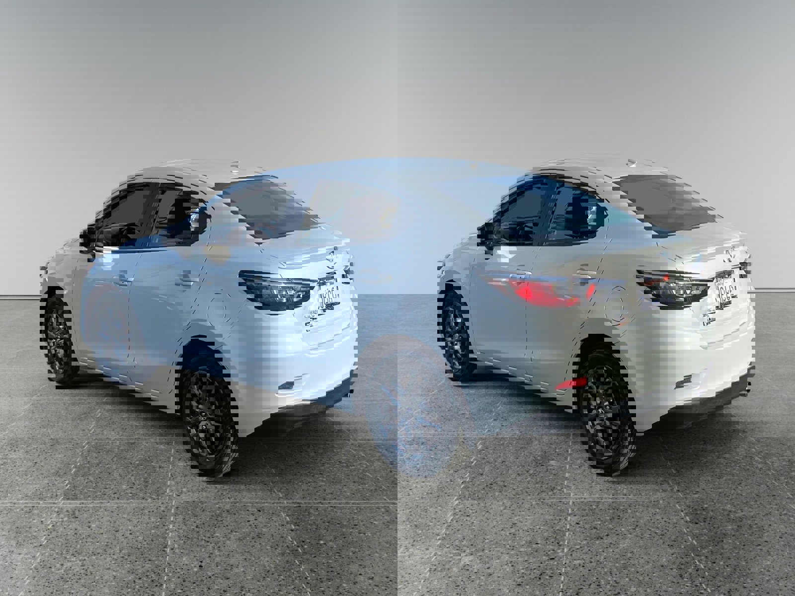 Used 2019 Toyota Yaris LE image 3