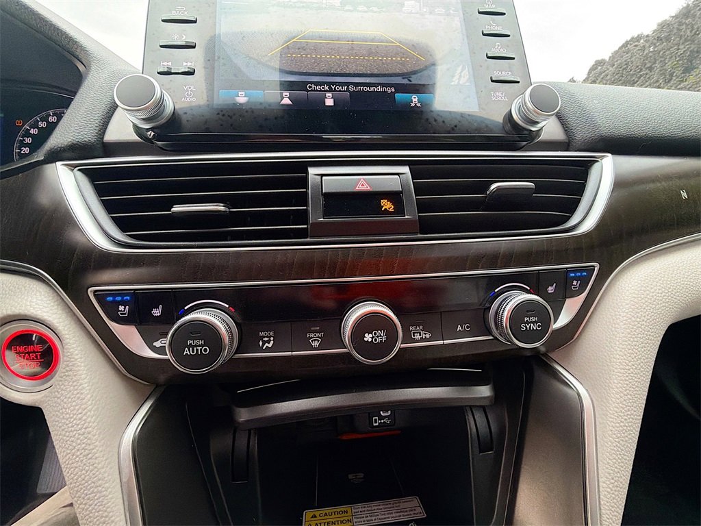 Used 2018 Honda Accord Touring image 16