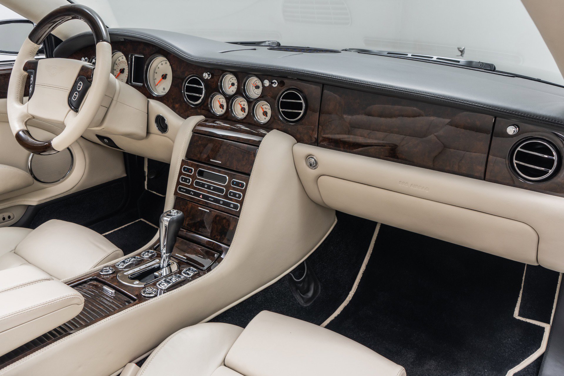 Used 2009 Bentley Azure RWD image 14