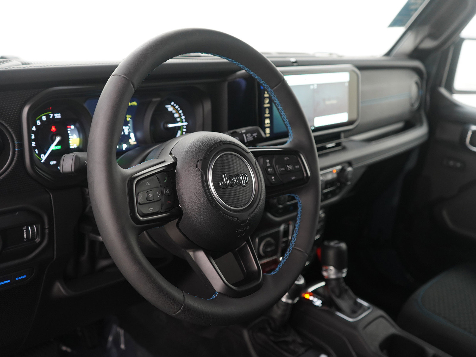 Used 2025 Jeep Wrangler Unlimited Rubicon 4xe w/ Safety Group image 19