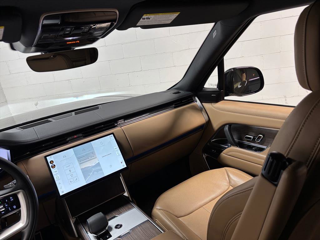 Used 2025 Land Rover Range Rover Long Wheelbase SE image 35