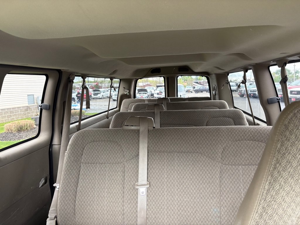 Used 2008 GMC Savana 3500 Extended Passenger w/ LT Preferred Equipment Group RWD image 17