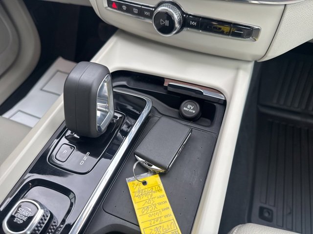 Used 2022 Volvo XC60 B5 Momentum w/ Climate Package image 26